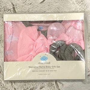Welcome home baby girl gift set. Size Newborn